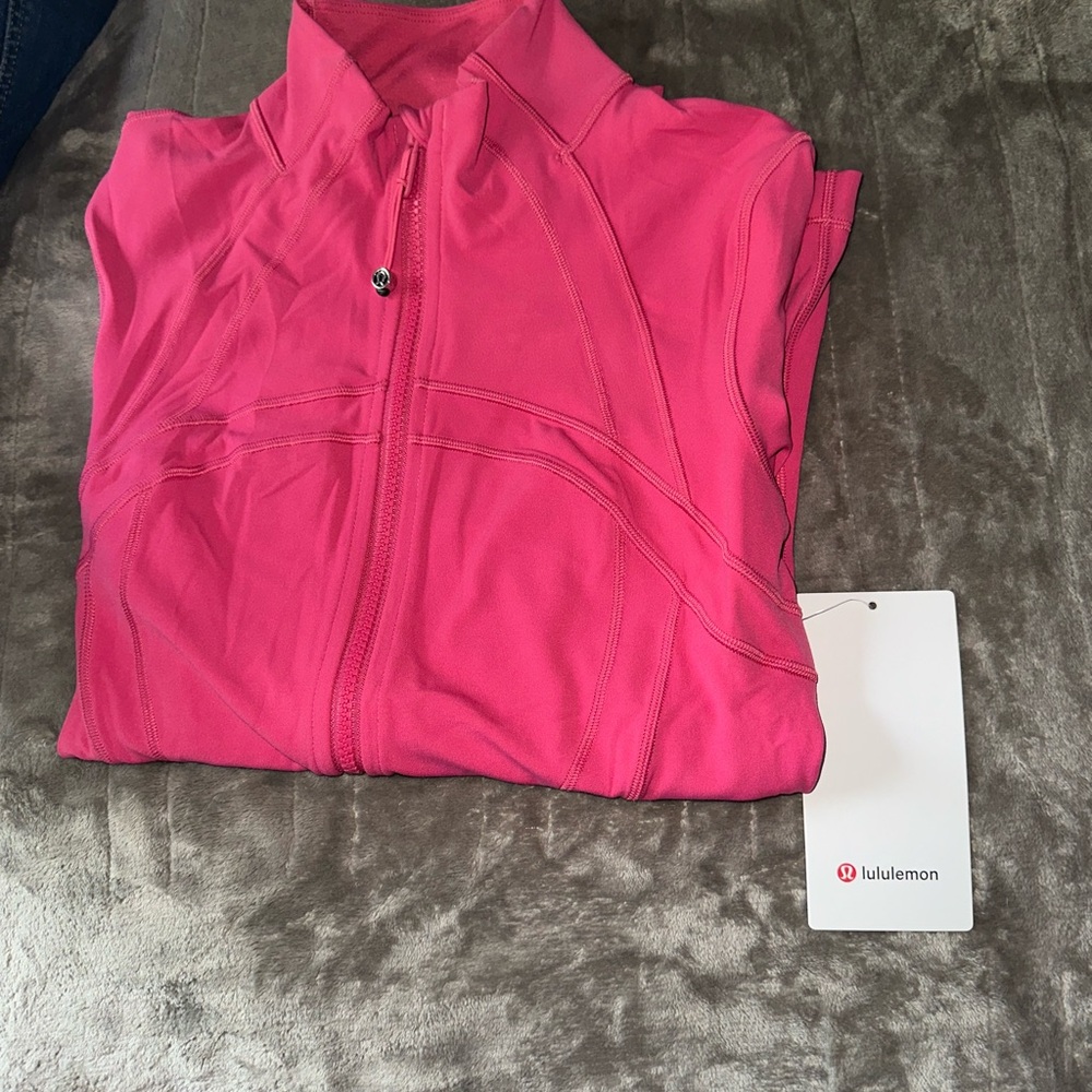 LULULEMON Define Jacket - Nulu - Raspberry
Coulis NWT SIZE: 8 - Picture 8 of 9